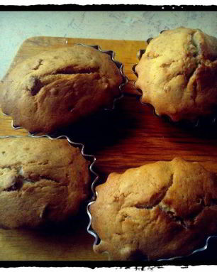 Банановые маффины с курагой