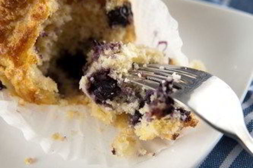 Рецепт кукурузных маффинов с черникой