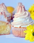 Лимонные маффины с курдом и меренгой