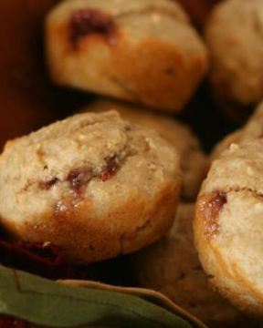 Маффины с джемом и арахисовым маслом