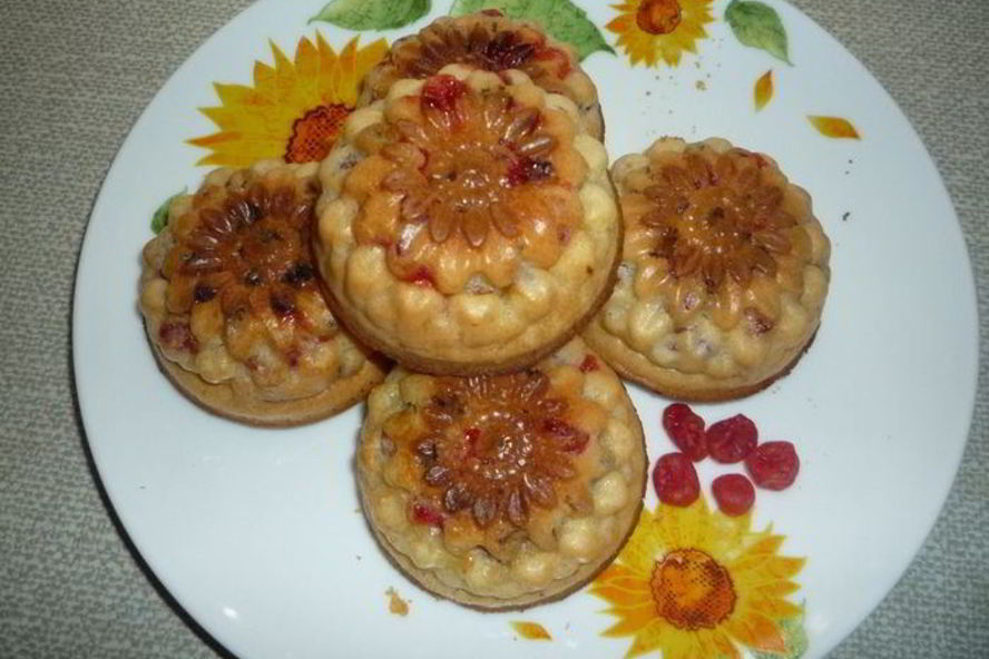 Рецепт маффинов с изюмом и вишней