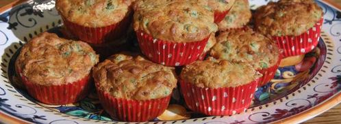 маффины с карамелизированным луком, беконом и зеленым горошком. Шаг 14