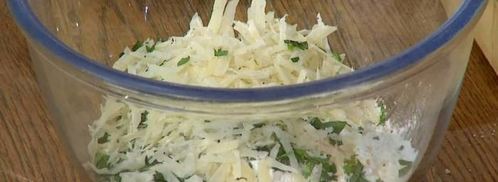 маффины с карамелизированным луком, беконом и зеленым горошком. Шаг 10