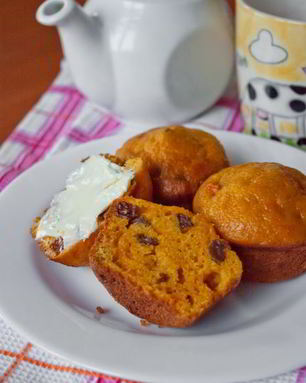 Морковные маффины с изюмом