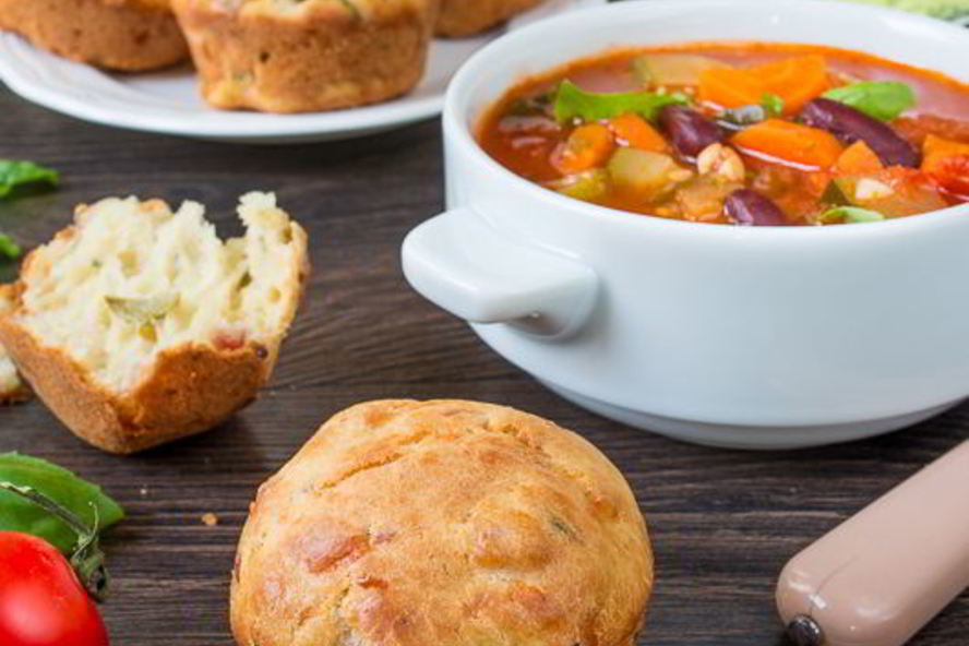 Рецепт несладких маффинов с оливками и беконом