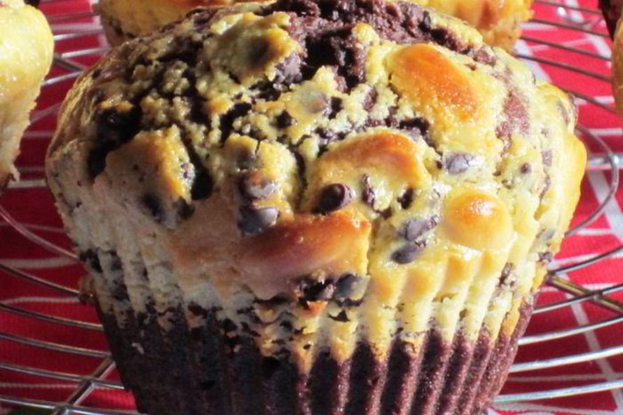 Рецепт шоколадных маффинов с миндалем и сливочным сыром