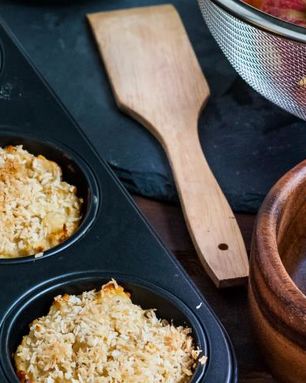 Яблочно-творожные овсяные маффины с кокосовым штрейзелем