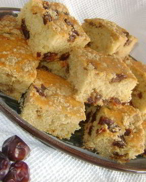 Манник с финиками и халвой