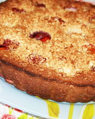 Манник с халвой и сливами