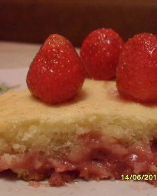 Манник с клубникой