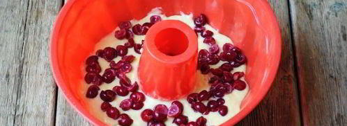 манник с вишней на кефире. Шаг 15