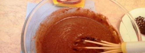 шоколадный манник с черникой и кедровым орехом. Шаг 4