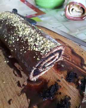 Медово-маковый рулет