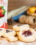 Новогодние слойки с джемом