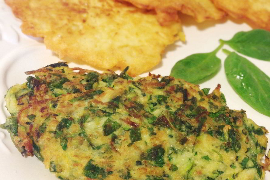 Рецепт детокса оладьи из цукини с зеленым луком и мятой