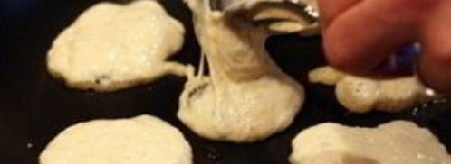 дрожжевые оладушки на кислом молоке. Шаг 6