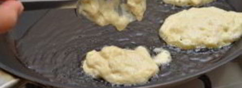 дрожжевые оладьи на молоке. Шаг 8