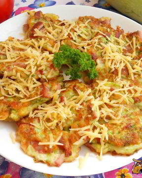 Оладьи из кабачков с сыром и колбасой