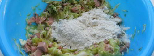 оладьи из кабачков с сыром и колбасой. Шаг 6