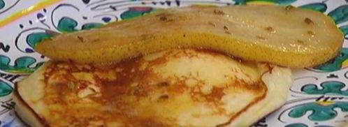 оладьи из рикотты с карамелизированной грушей. Шаг 12