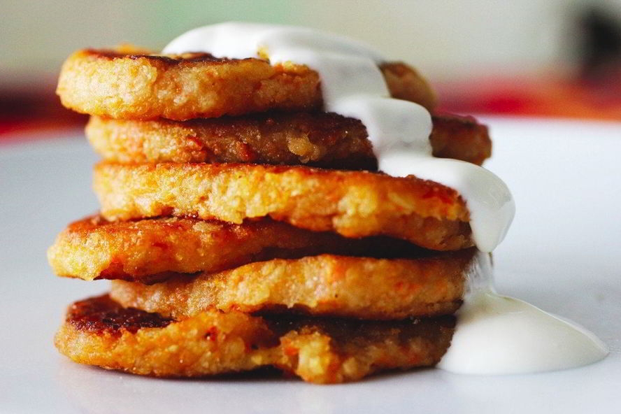 Рецепт яблочно-морковных оладушки с геркулесом