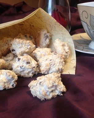 Легкое печенье с кокосом, орехами и шоколадом