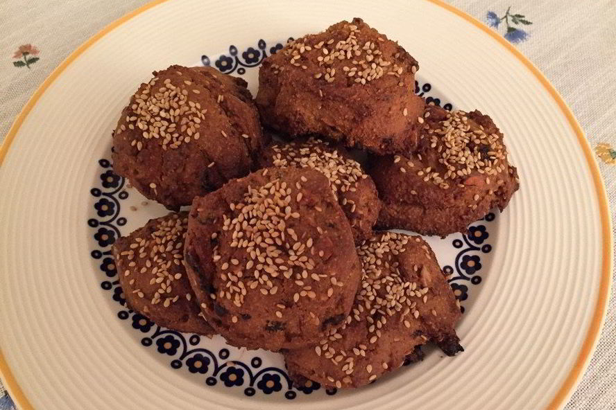 Рецепт печенья из кукурузной муки с орехами и черносливом