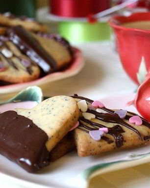 Печенье-сердечки с маком и марципаном