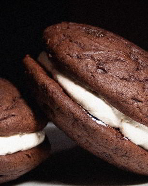 Печенье шоколадное с ванильной прослойкой