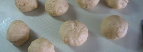 рассыпчатые рогалики вкус детства на сметанно-дрожжевом тесте. Шаг 5