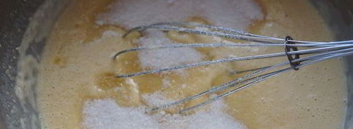 воздушные рогалики с хрустящей ореховой начинкой. Шаг 6