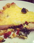 Киш с индейкой, шпинатом и рикоттой