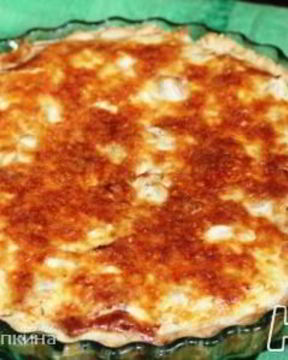 Лотарингский пирог с курицей, пореем и беконом