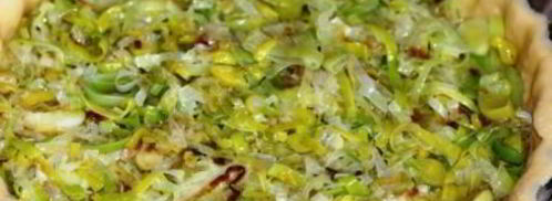 лотарингский пирог с курицей, пореем и беконом. Шаг 16