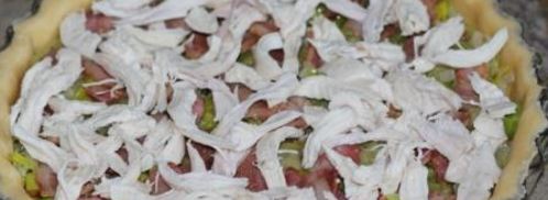 лотарингский пирог с курицей, пореем и беконом. Шаг 18