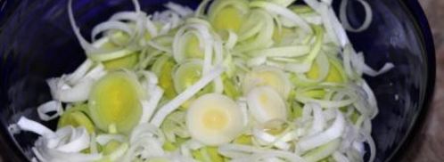 лотарингский пирог с курицей, пореем и беконом. Шаг 8