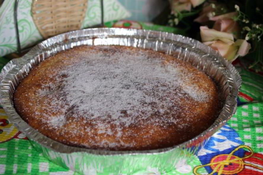 Рецепт пирога из кукурузной муки со сливами