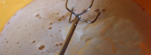 пирог из кукурузной муки со сливами. Шаг 3