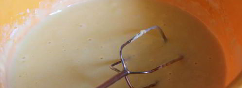 пирог из кукурузной муки со сливами. Шаг 5