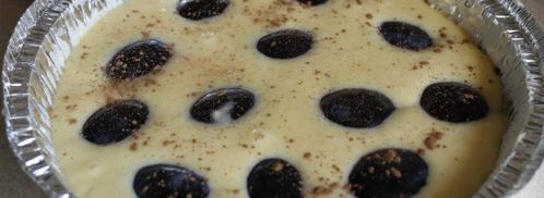 пирог из кукурузной муки со сливами. Шаг 7