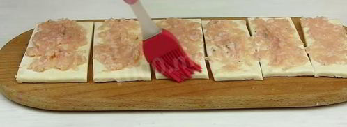 пирог разборный из рулетиков с фаршем и сырным соусом. Шаг 4