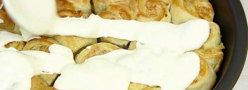 пирог разборный из рулетиков с фаршем и сырным соусом. Шаг 10