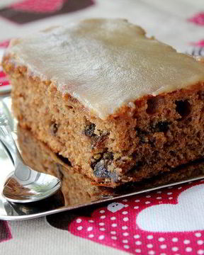 Пирог с черносливом и карамелью