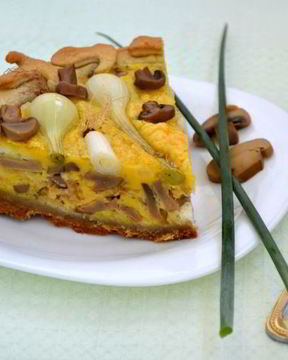 Пирог с молодым луком и грибами