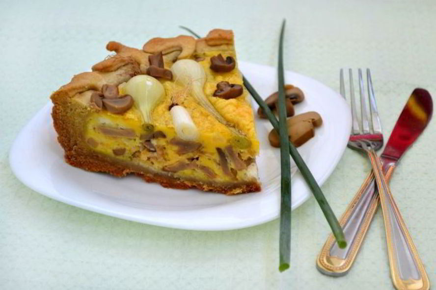 Рецепт пирога с молодым луком и грибами