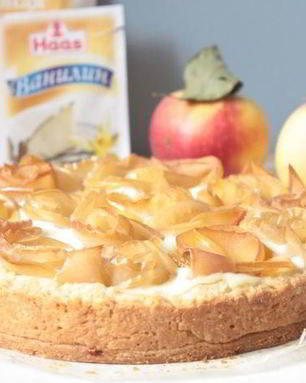 Пирог с яблочными розами