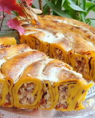 Пирог-улитка из тыквенных блинчиков