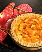 Яблочный пирог с абрикосовым джемом на корже из печенья