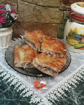 Закрытый рыбный пирог из слоеного теста