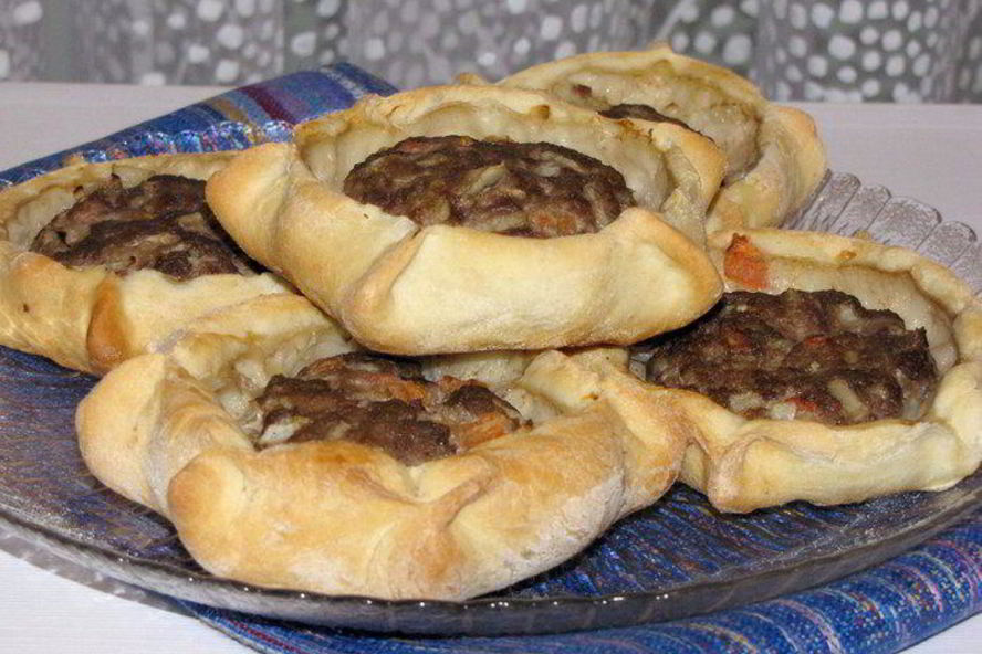 Рецепт арабских открытых пирожков с мясом